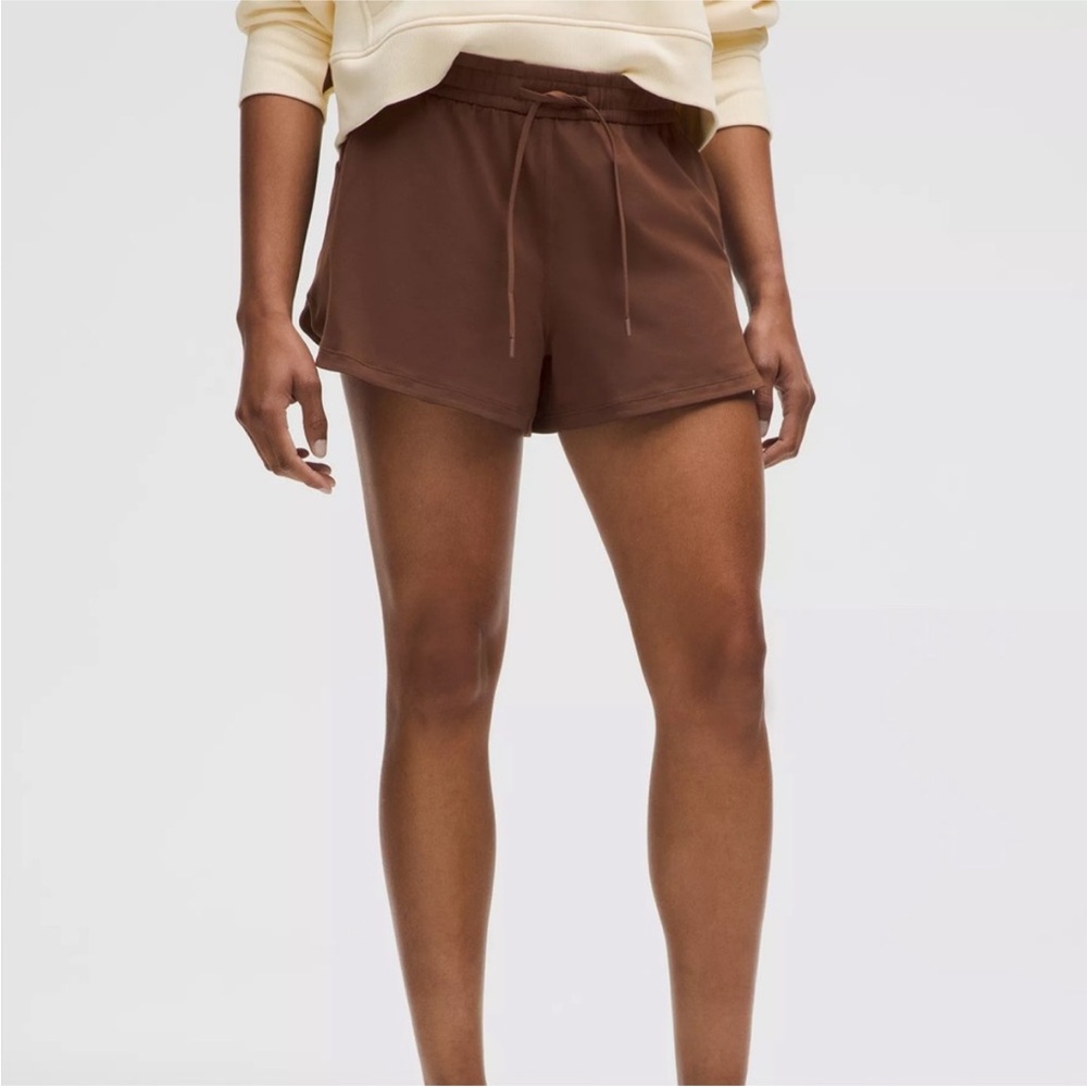 Lululemon Soft Jersey Mid Rise Curved Hem 3 Inch Short in Lava Cake Size Small - Picture 2 of 10